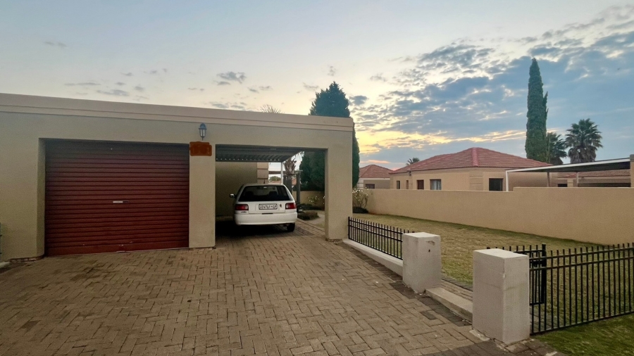 2 Bedroom Property for Sale in Flamwood North West